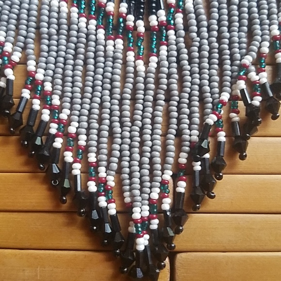 Handmade bib necklace with earrings - Picture 2 of 3